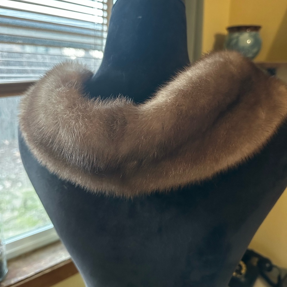 Luxurious Brown Fur Stole - Picture 2 of 4